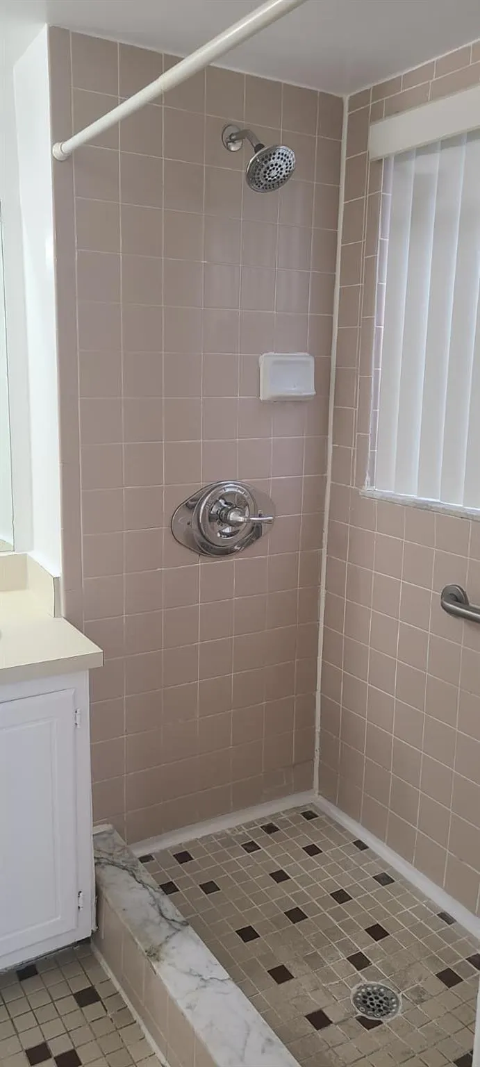 2985 RIVERSIDE DR, #206