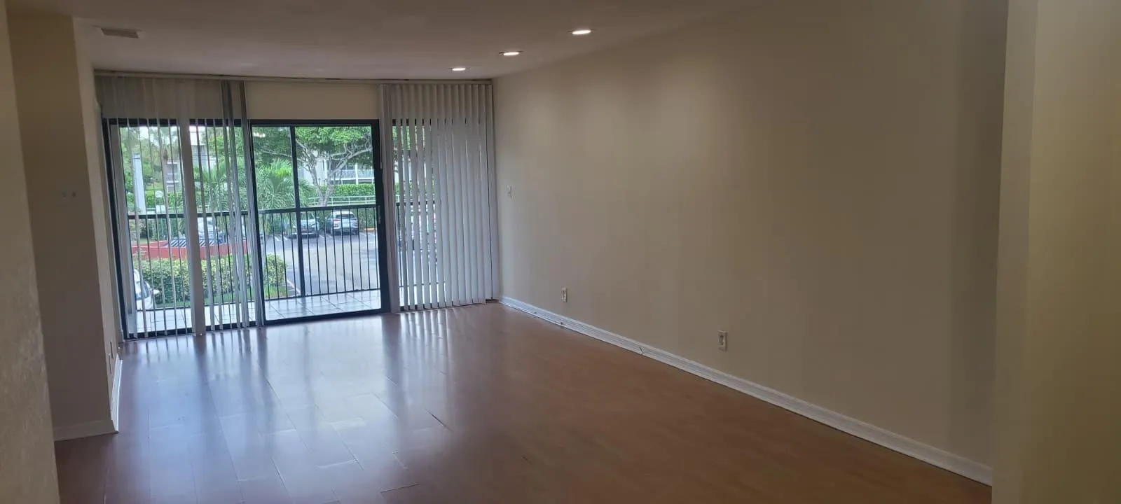 2985 RIVERSIDE DR, #206