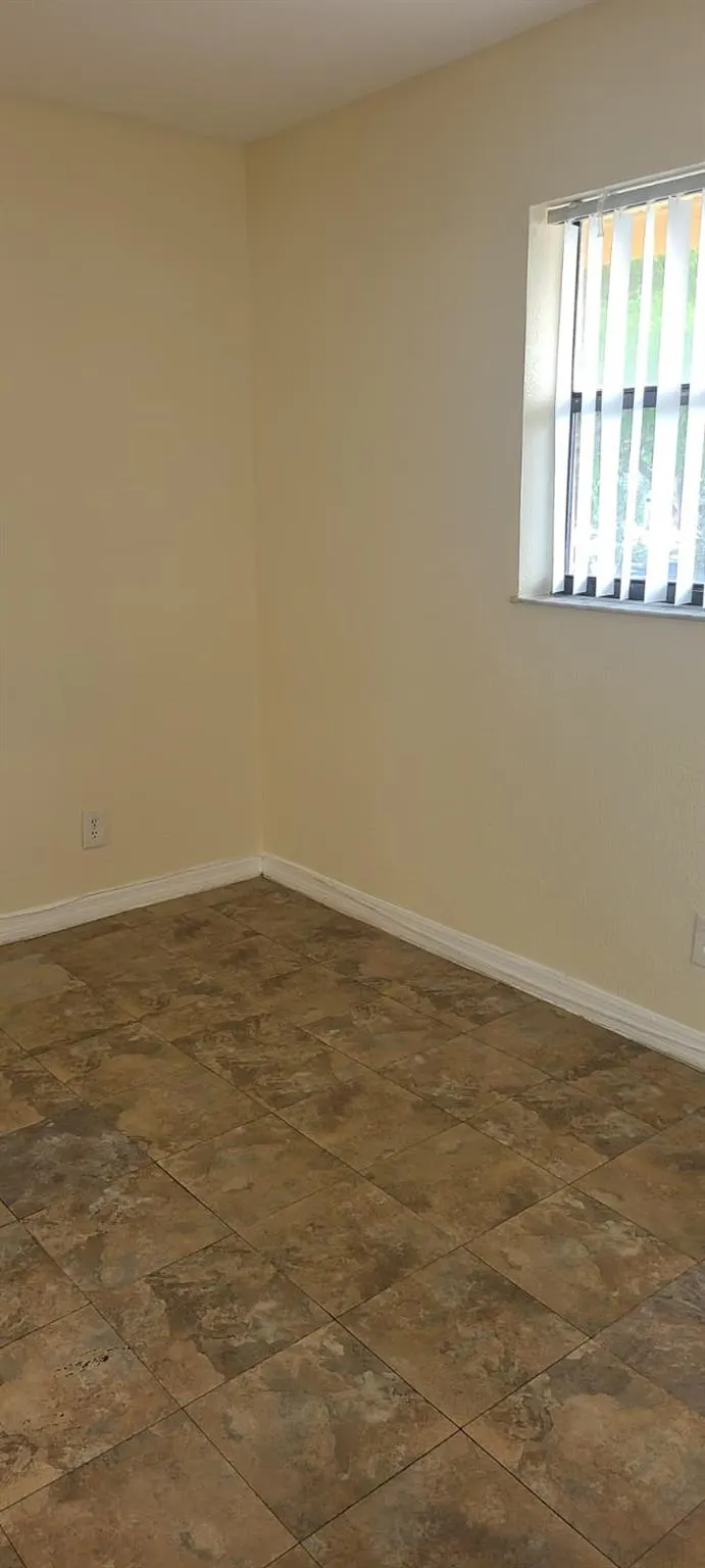 2985 RIVERSIDE DR, #206