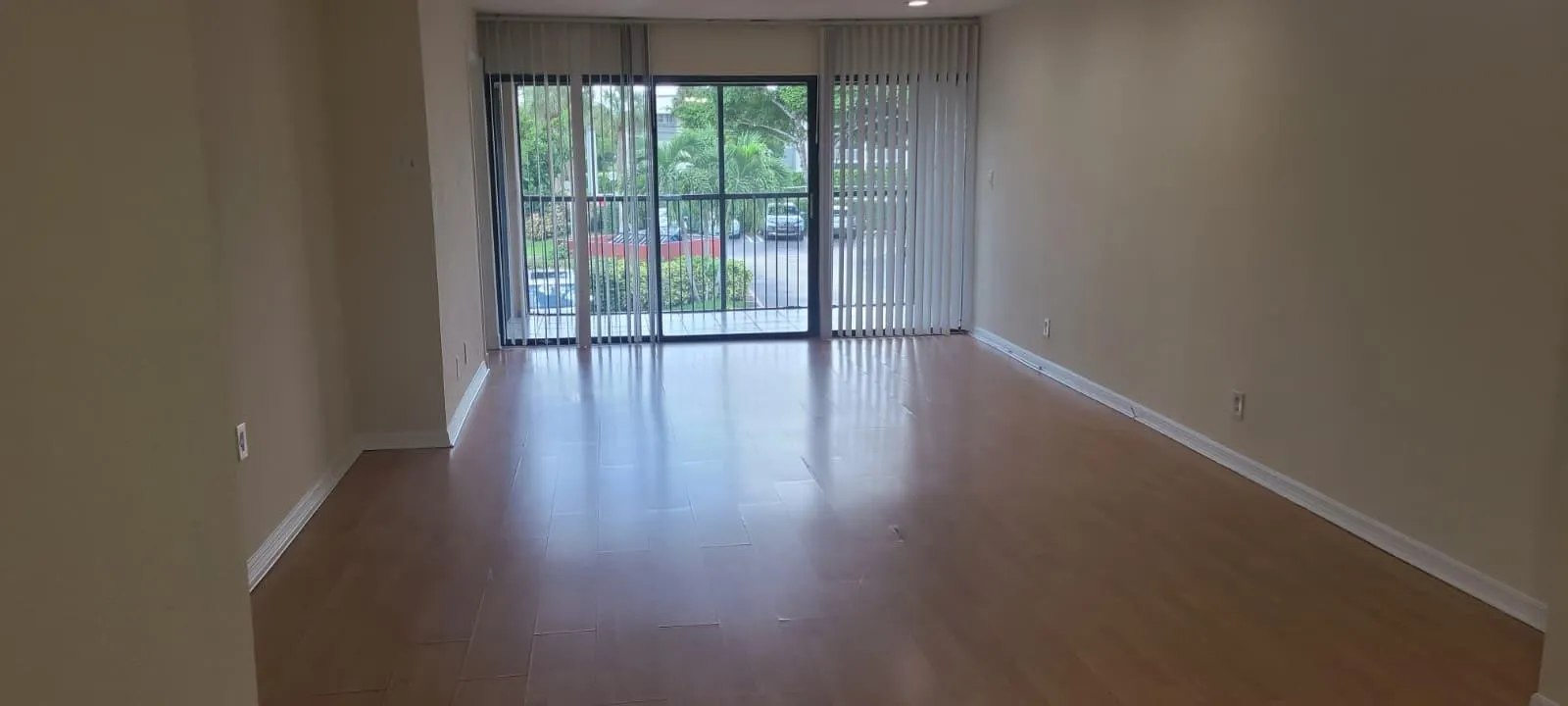 2985 RIVERSIDE DR, #206