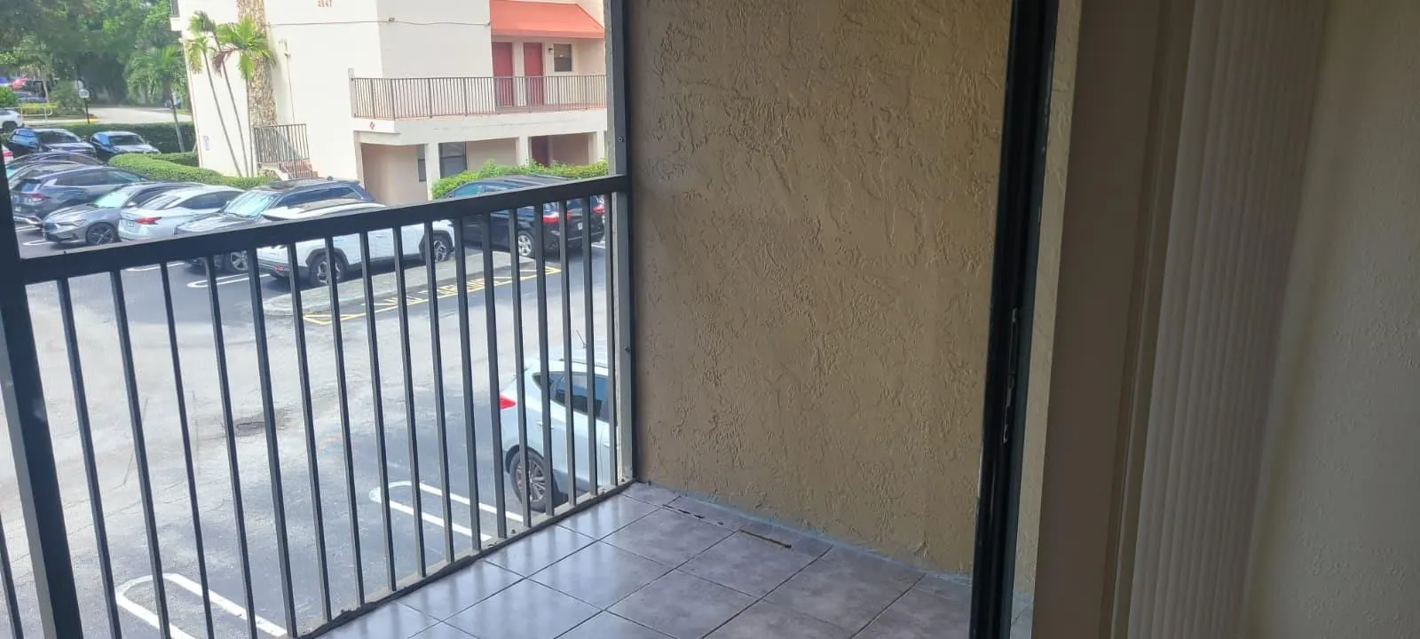 2985 RIVERSIDE DR, #206