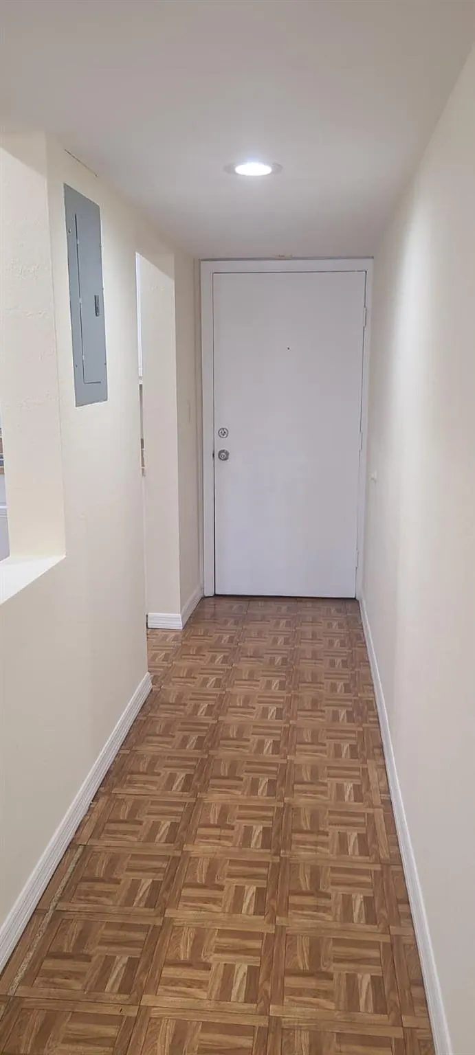 2985 RIVERSIDE DR, #206