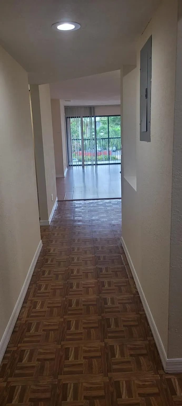 2985 RIVERSIDE DR, #206