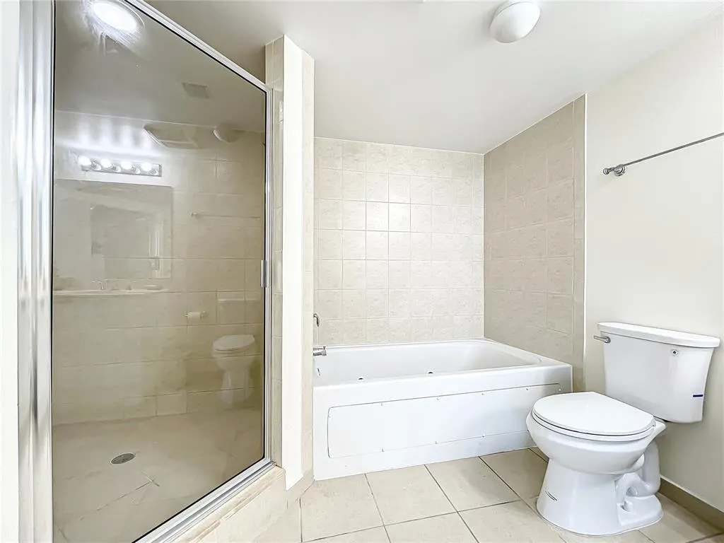 16699 Collins Ave, #4005