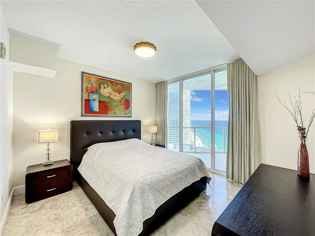 16699 Collins Ave, #4005