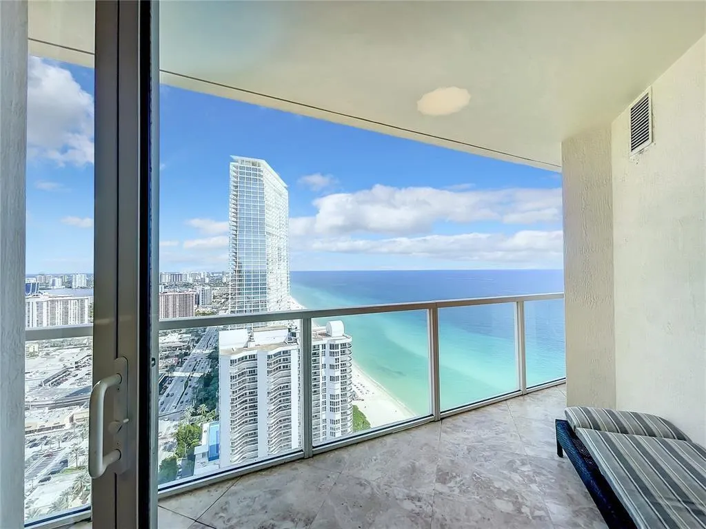 16699 Collins Ave, #4005