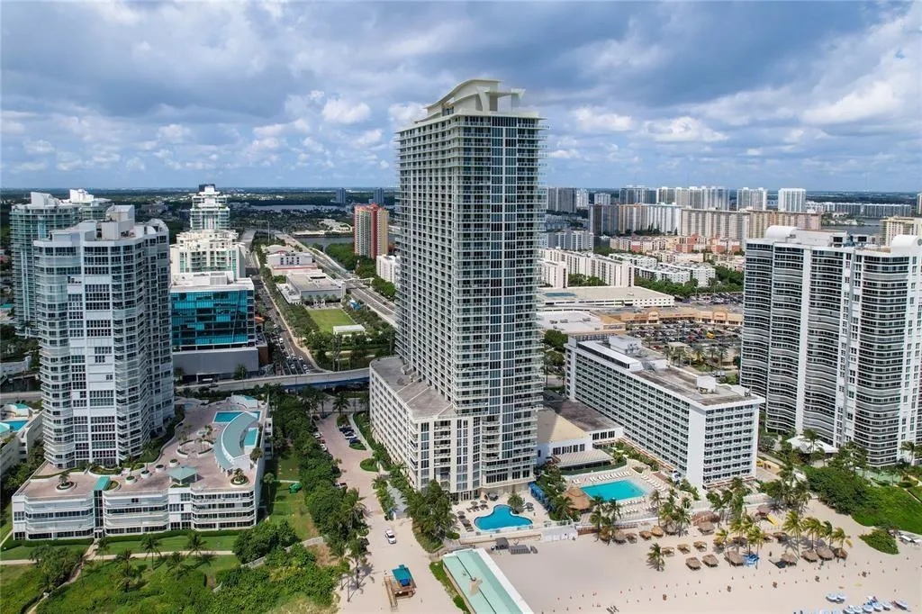 16699 Collins Ave, #4005