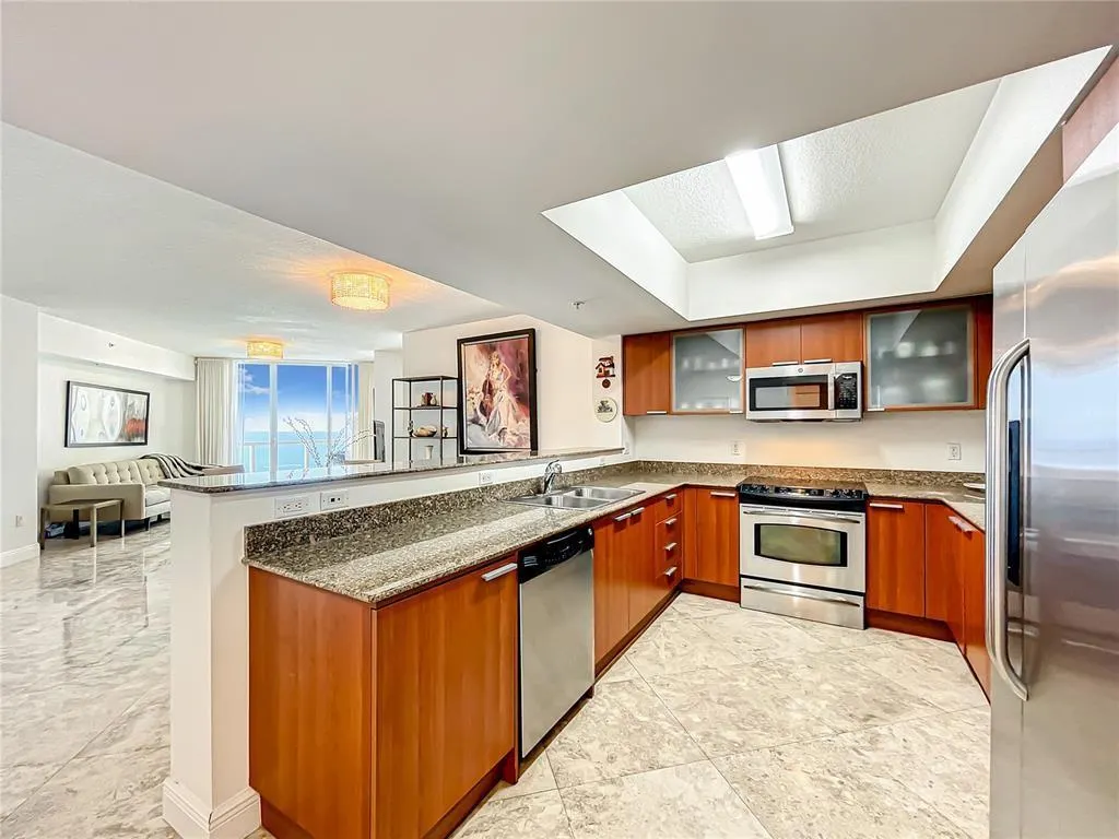 16699 Collins Ave, #4005
