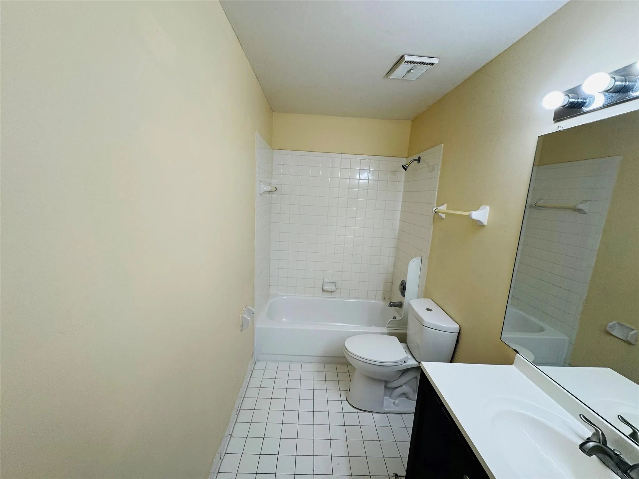 3449 NW 44th St, #202