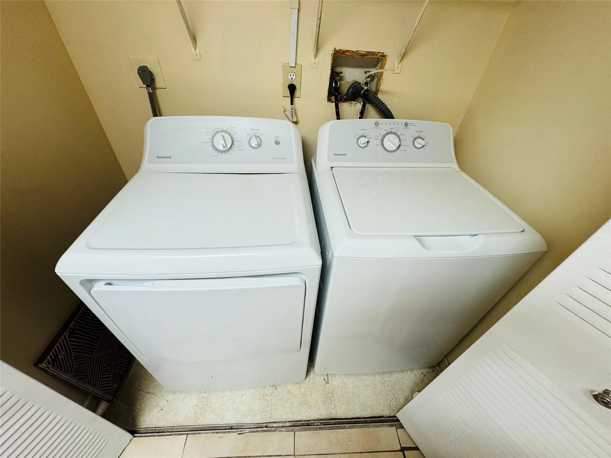 3449 NW 44th St, #202