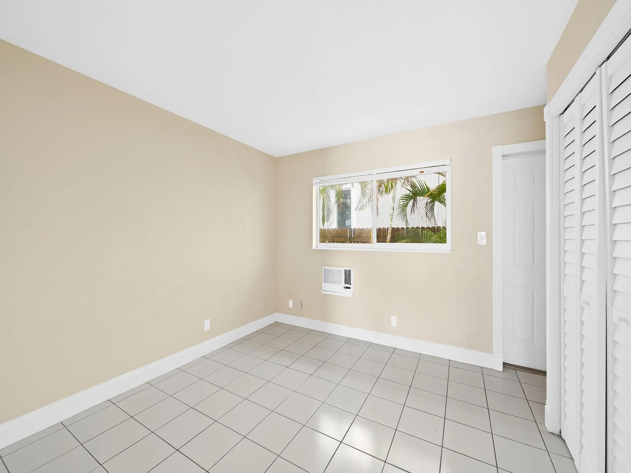 1219 NE 14th Ave, #4