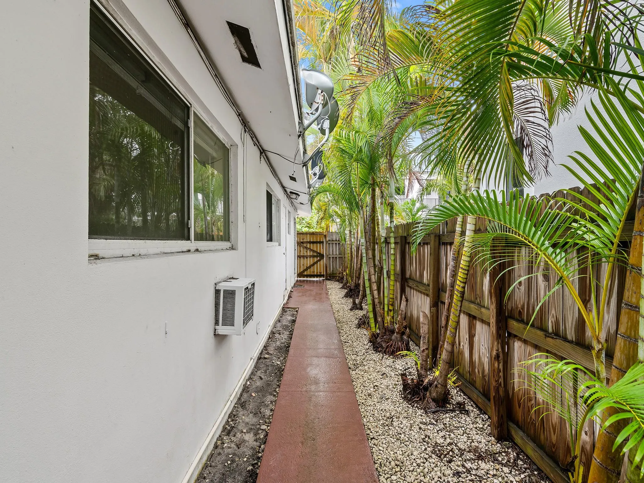 1219 NE 14th Ave, #4