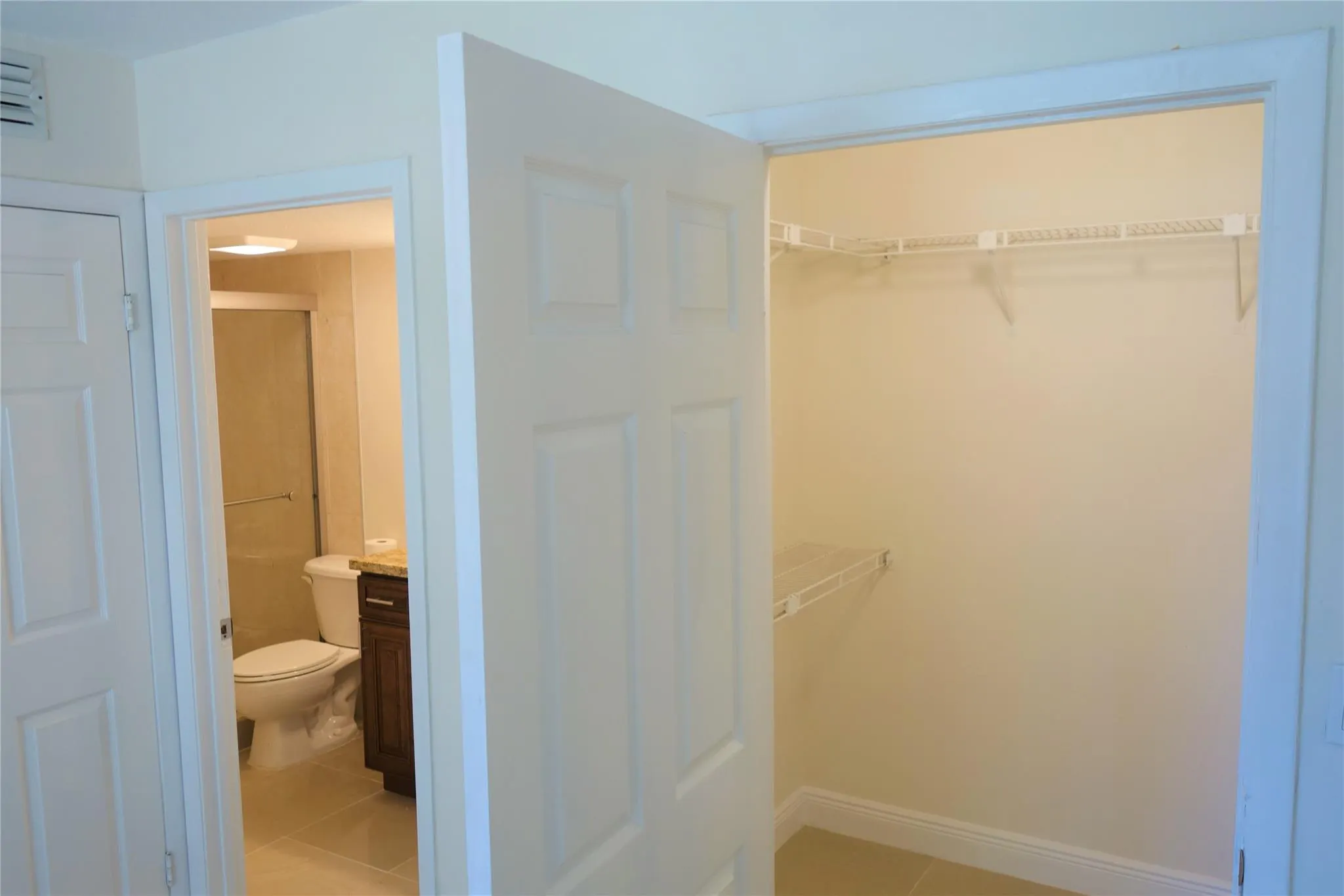 5686 NW Rock Island Rd, #102