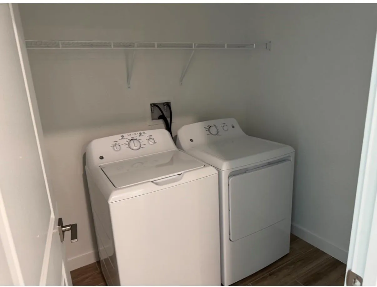 1689 SW Abingdon Ave