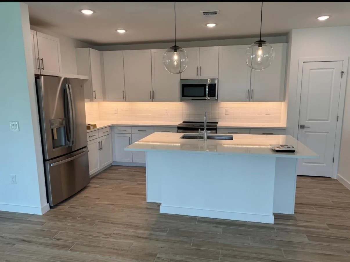 1689 SW Abingdon Ave