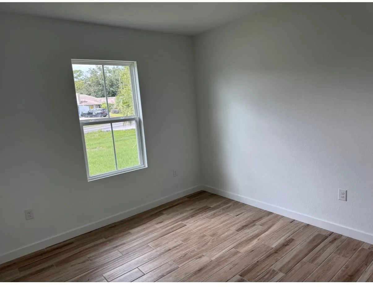 1689 SW Abingdon Ave