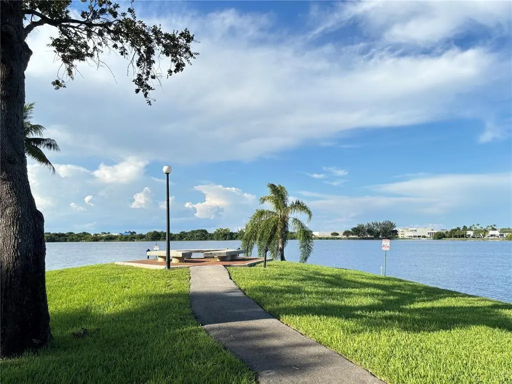 15525 Miami Lakeway N, #207