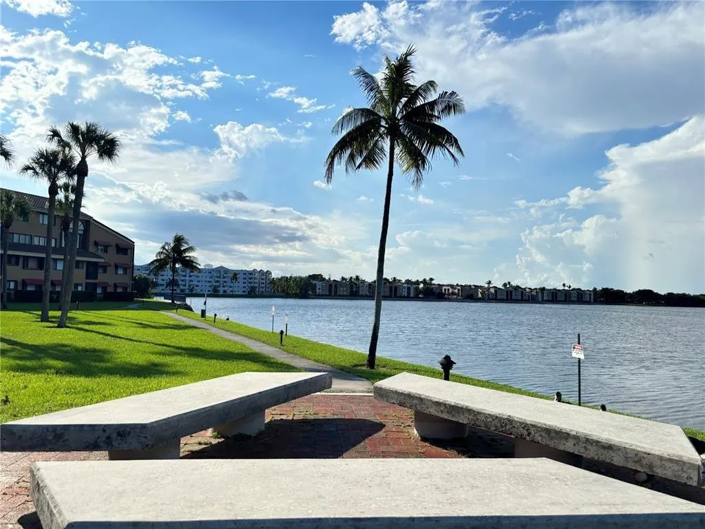 15525 Miami Lakeway N, #207