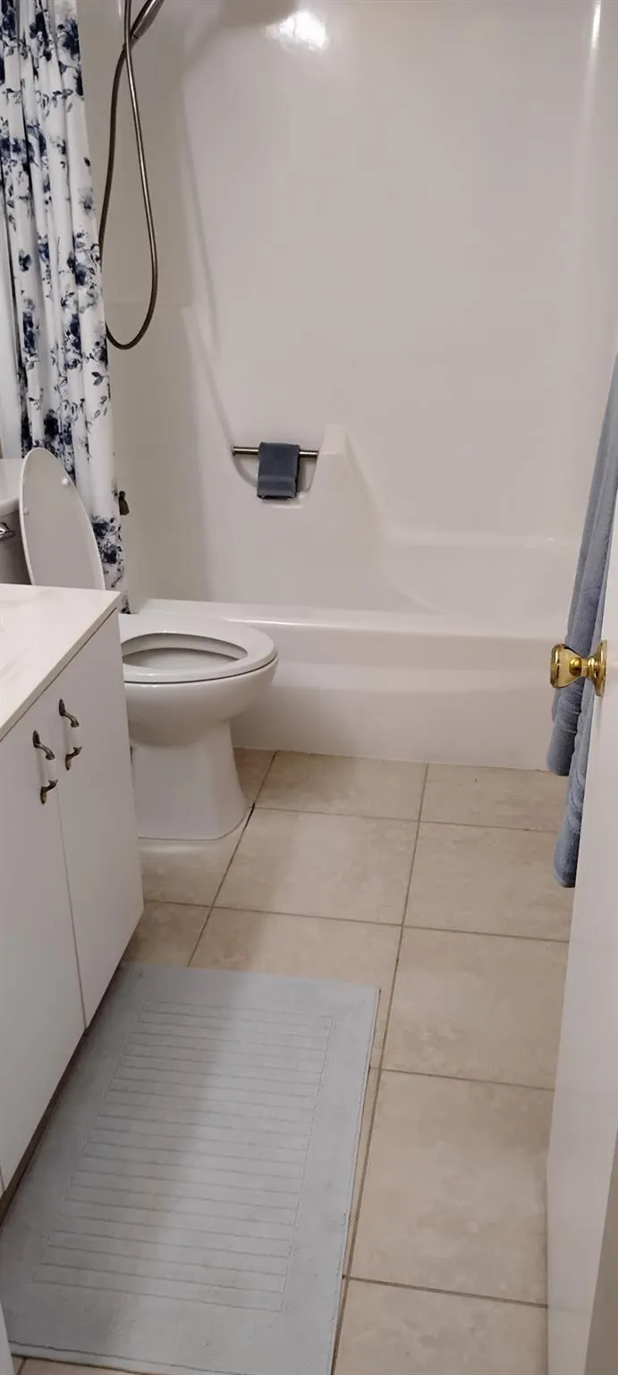 230 NE 26th Ave, #103