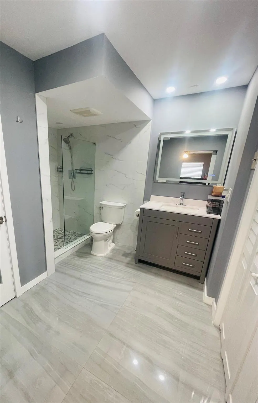 777 Jeffery St, #302