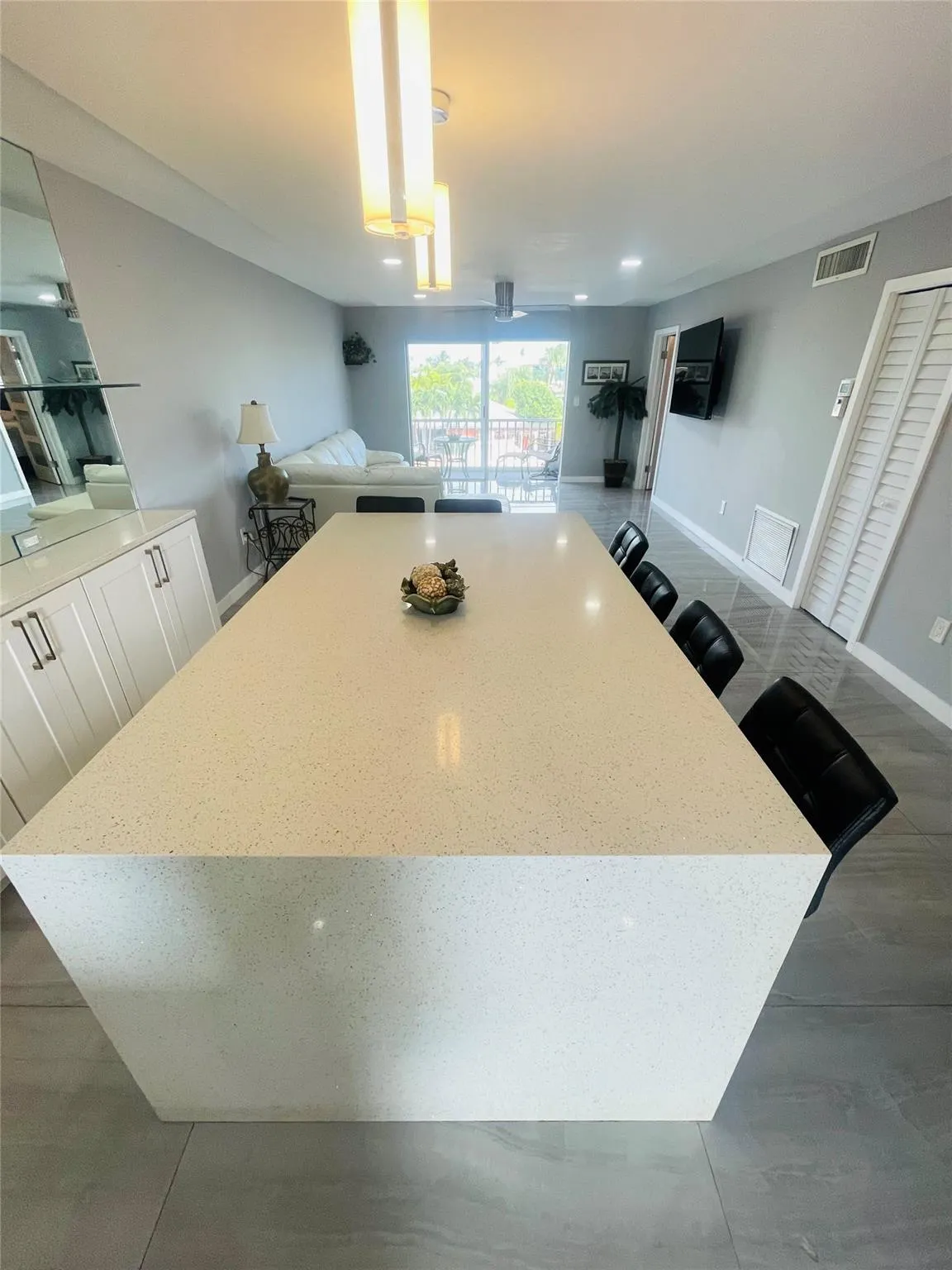 777 Jeffery St, #302