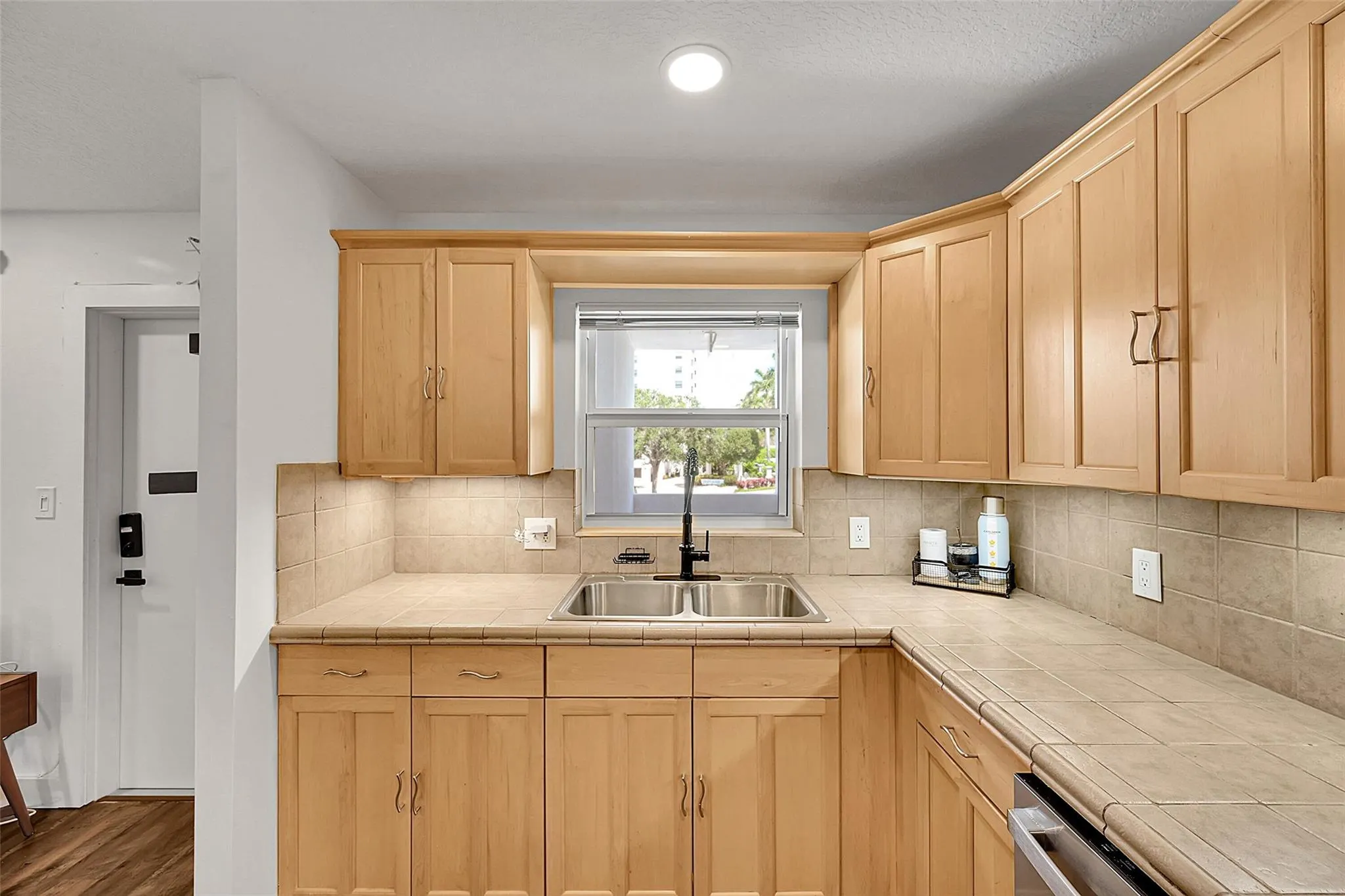 2850 NE 14th St Cswy, #B-203