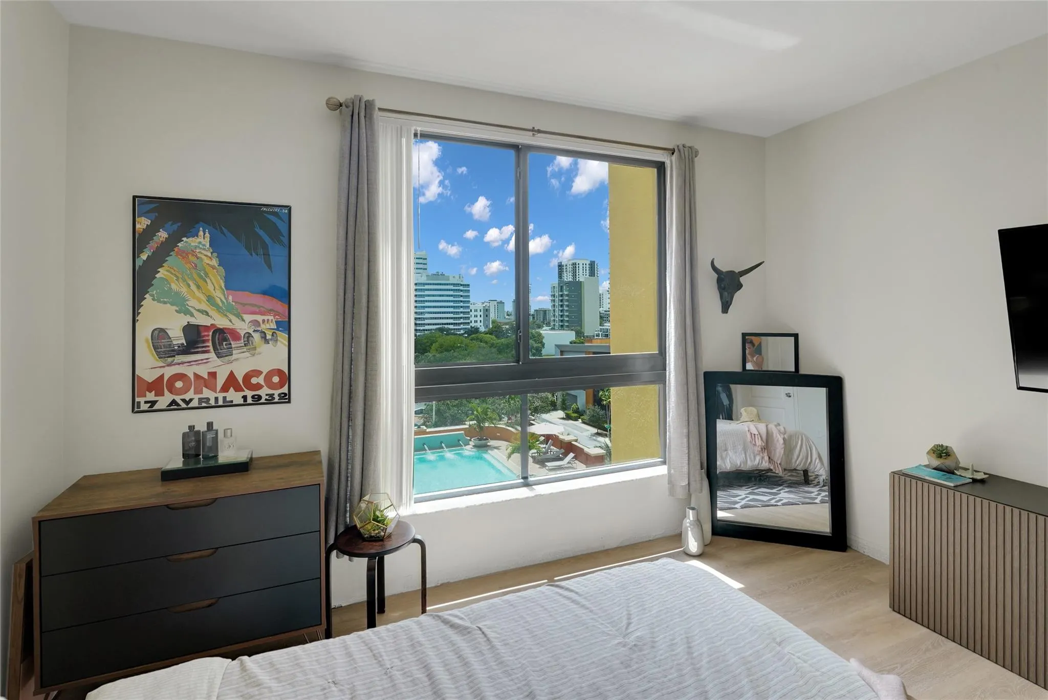 100 N Federal Hwy, #819