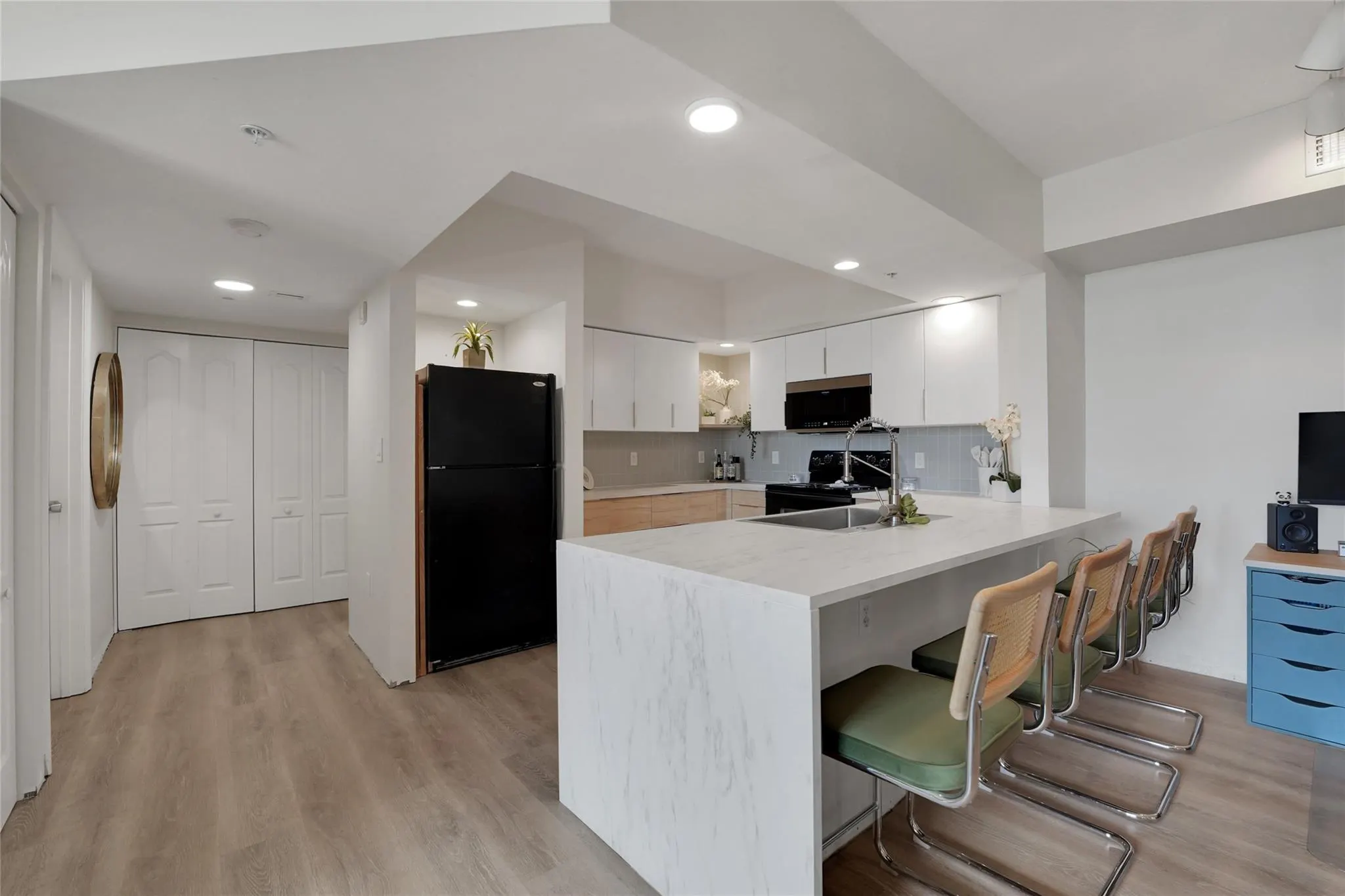 100 N Federal Hwy, #819