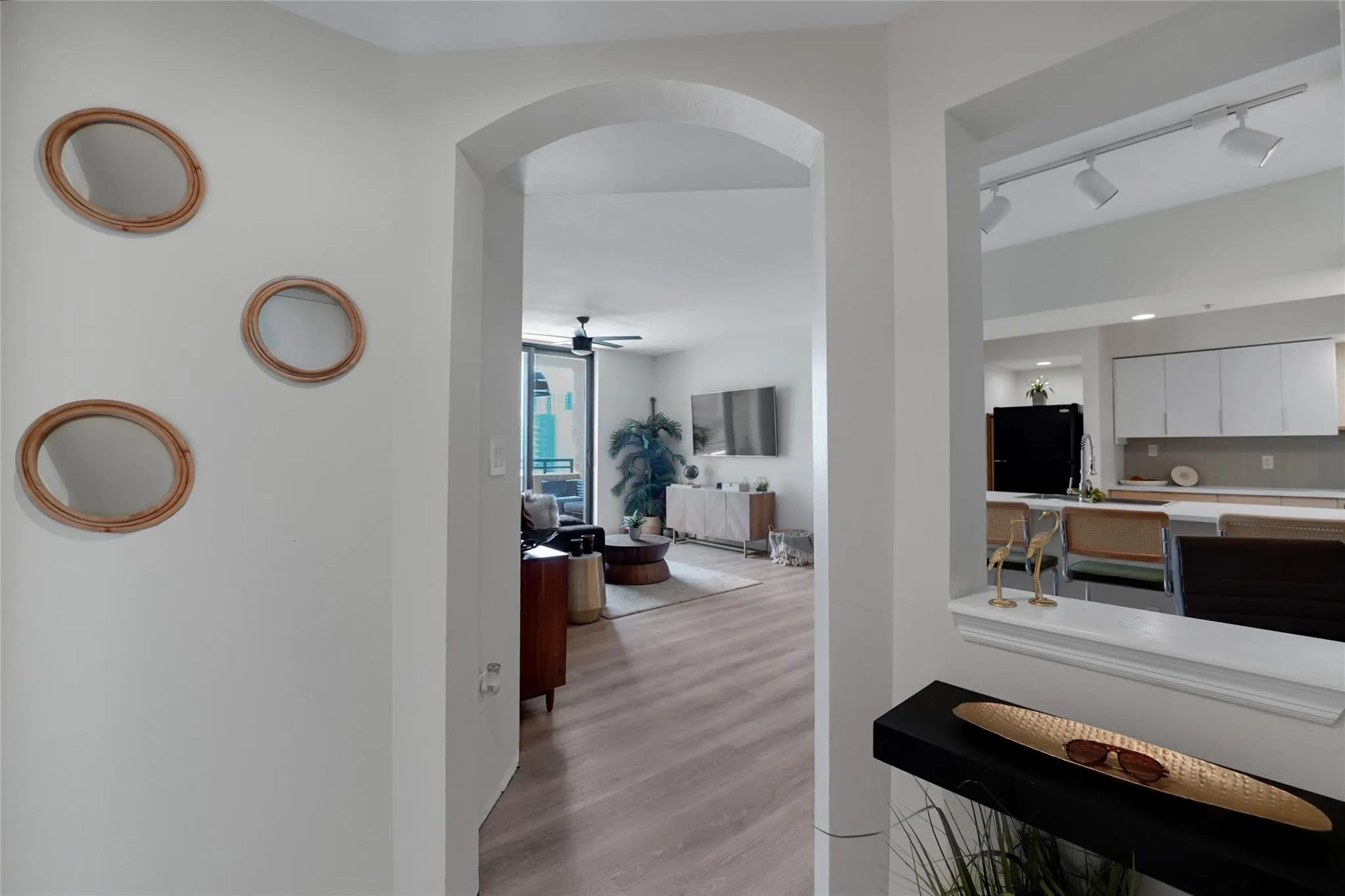 100 N Federal Hwy, #819