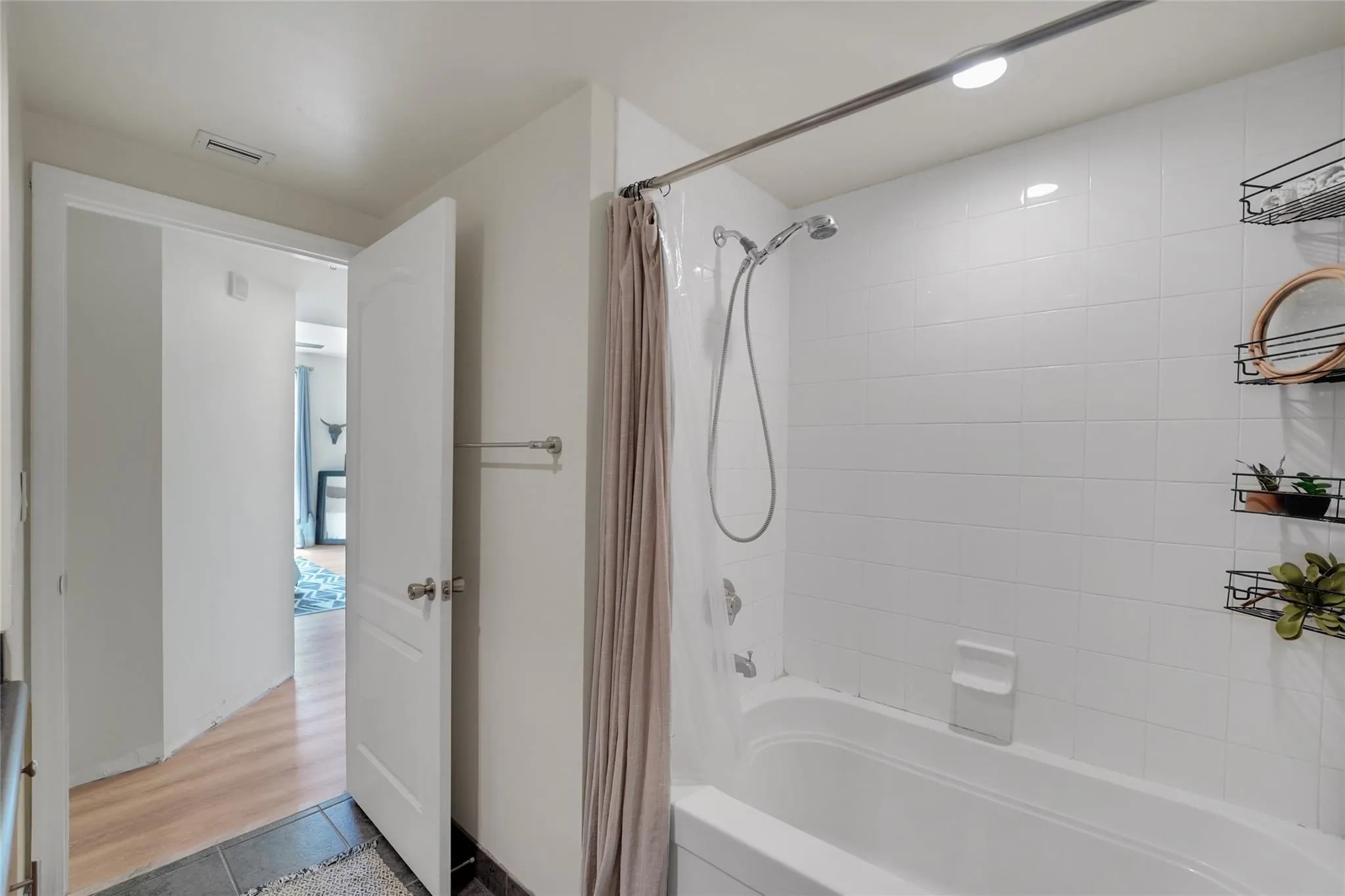 100 N Federal Hwy, #819