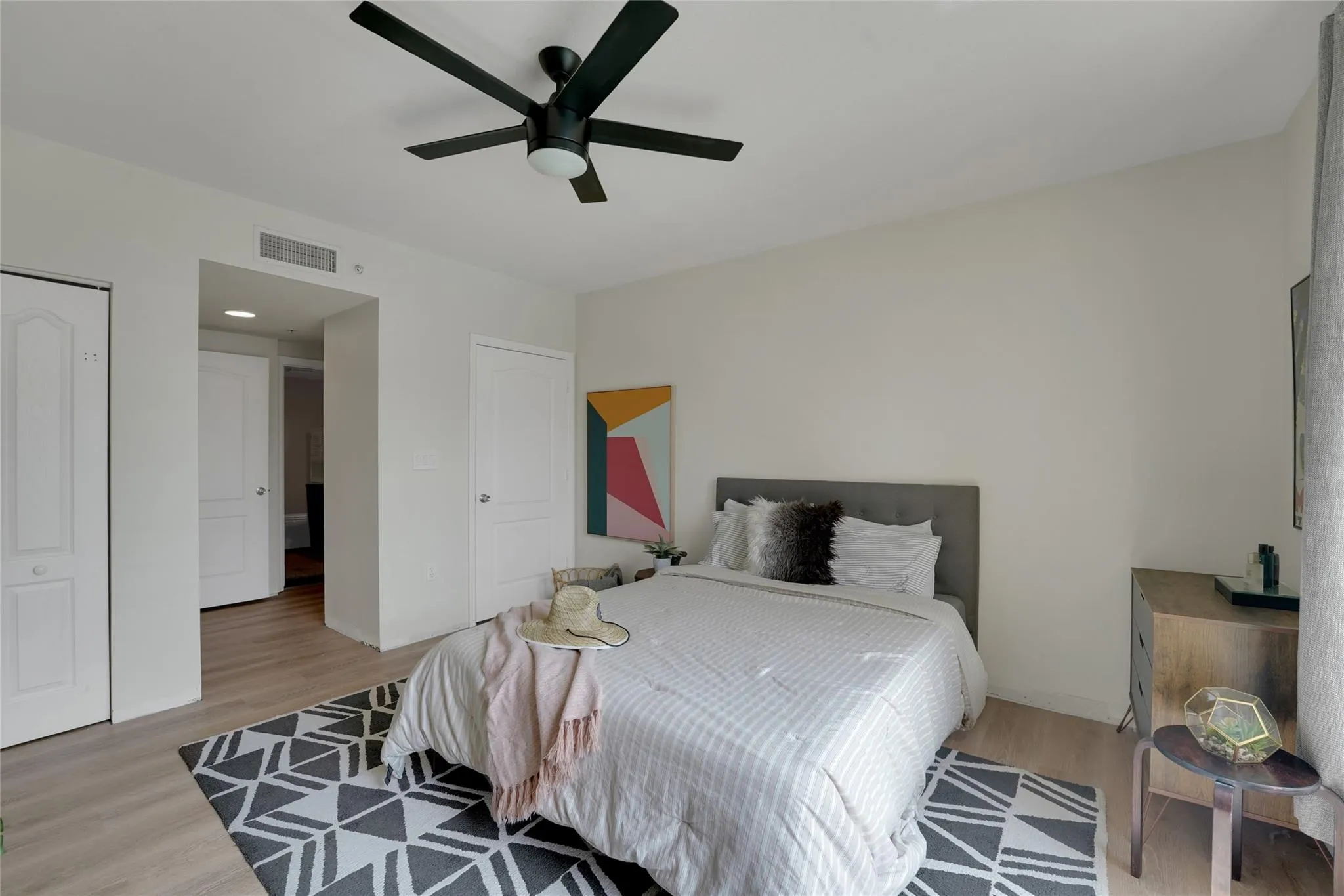 100 N Federal Hwy, #819