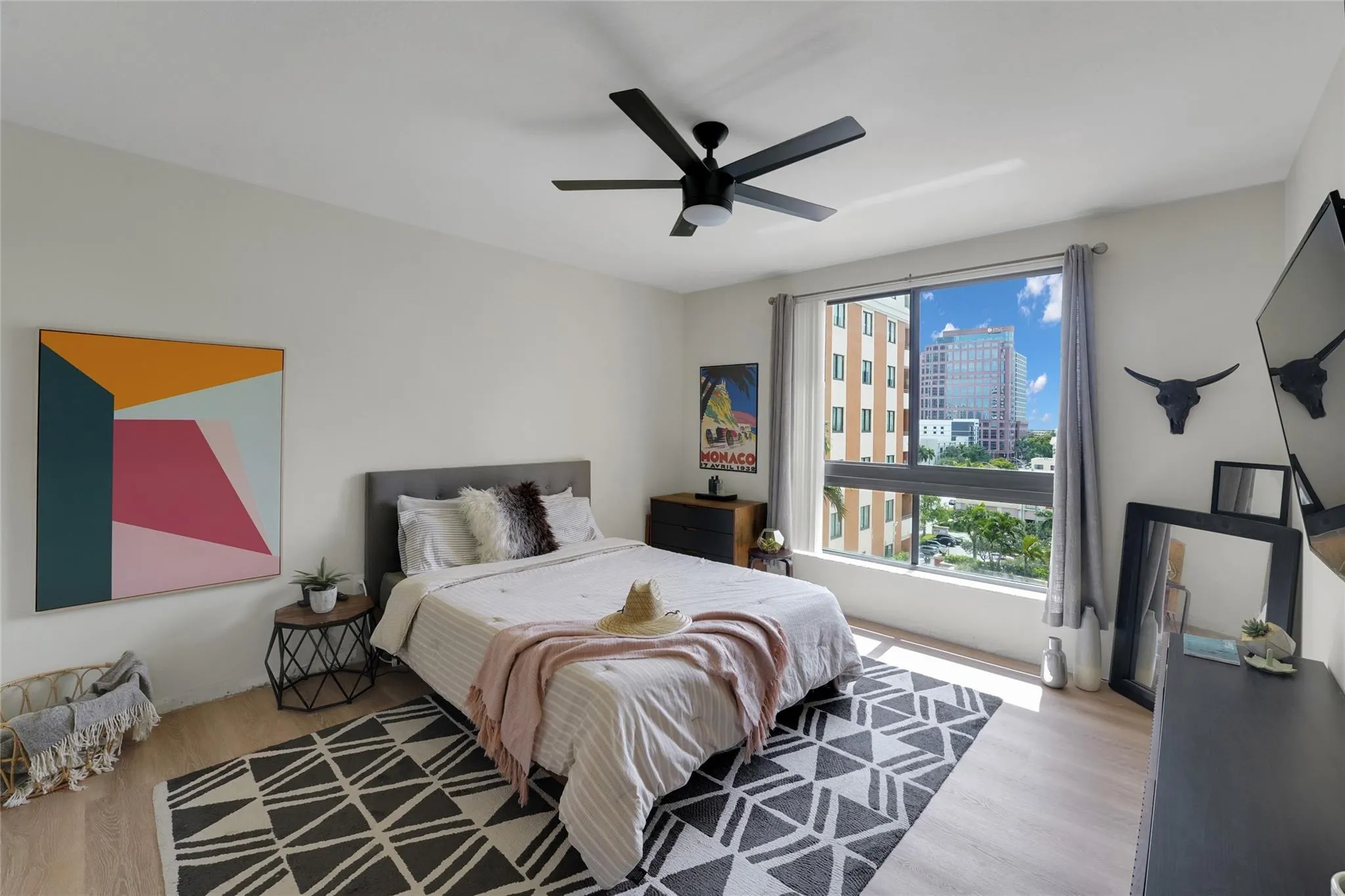 100 N Federal Hwy, #819