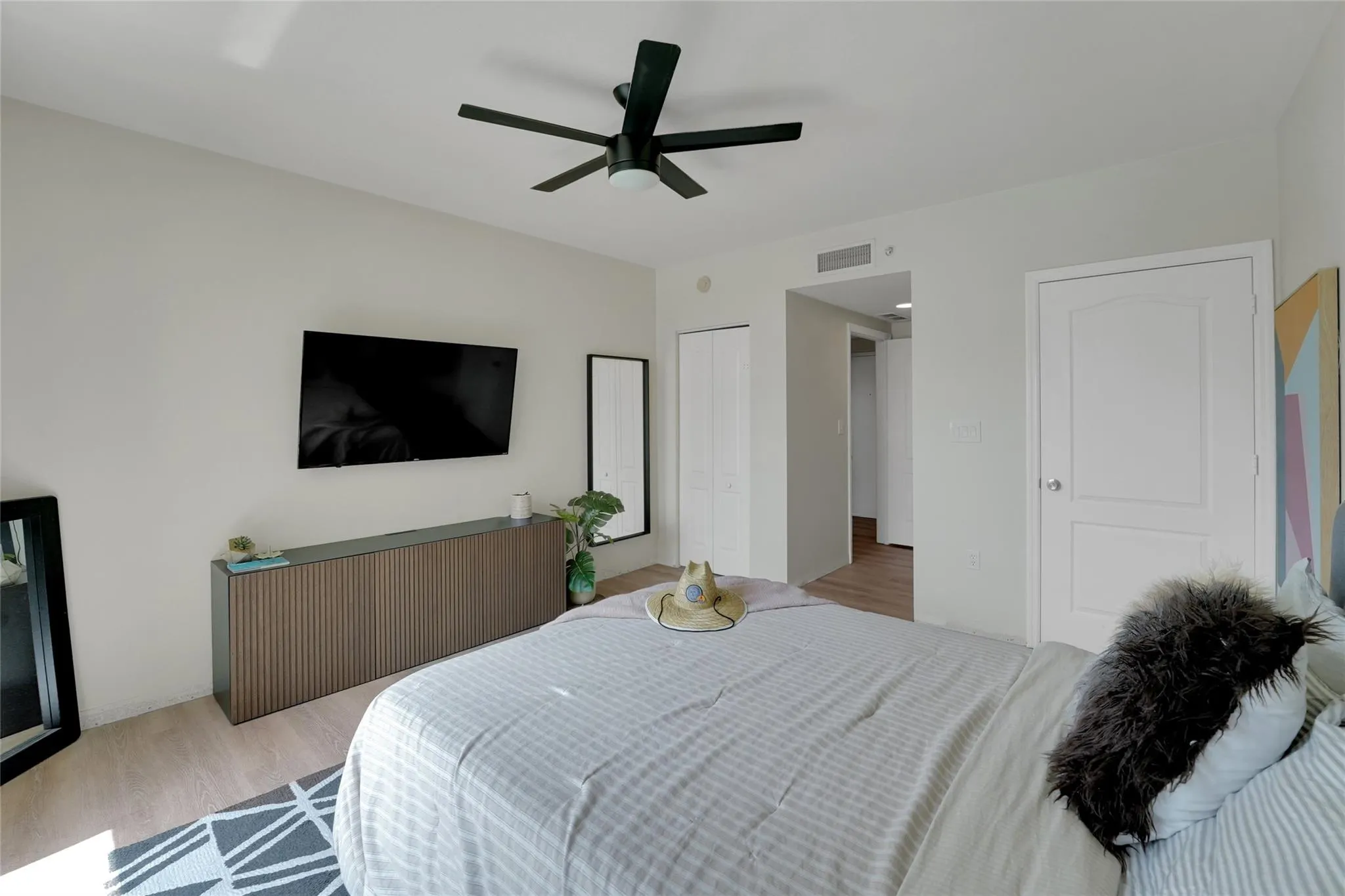 100 N Federal Hwy, #819