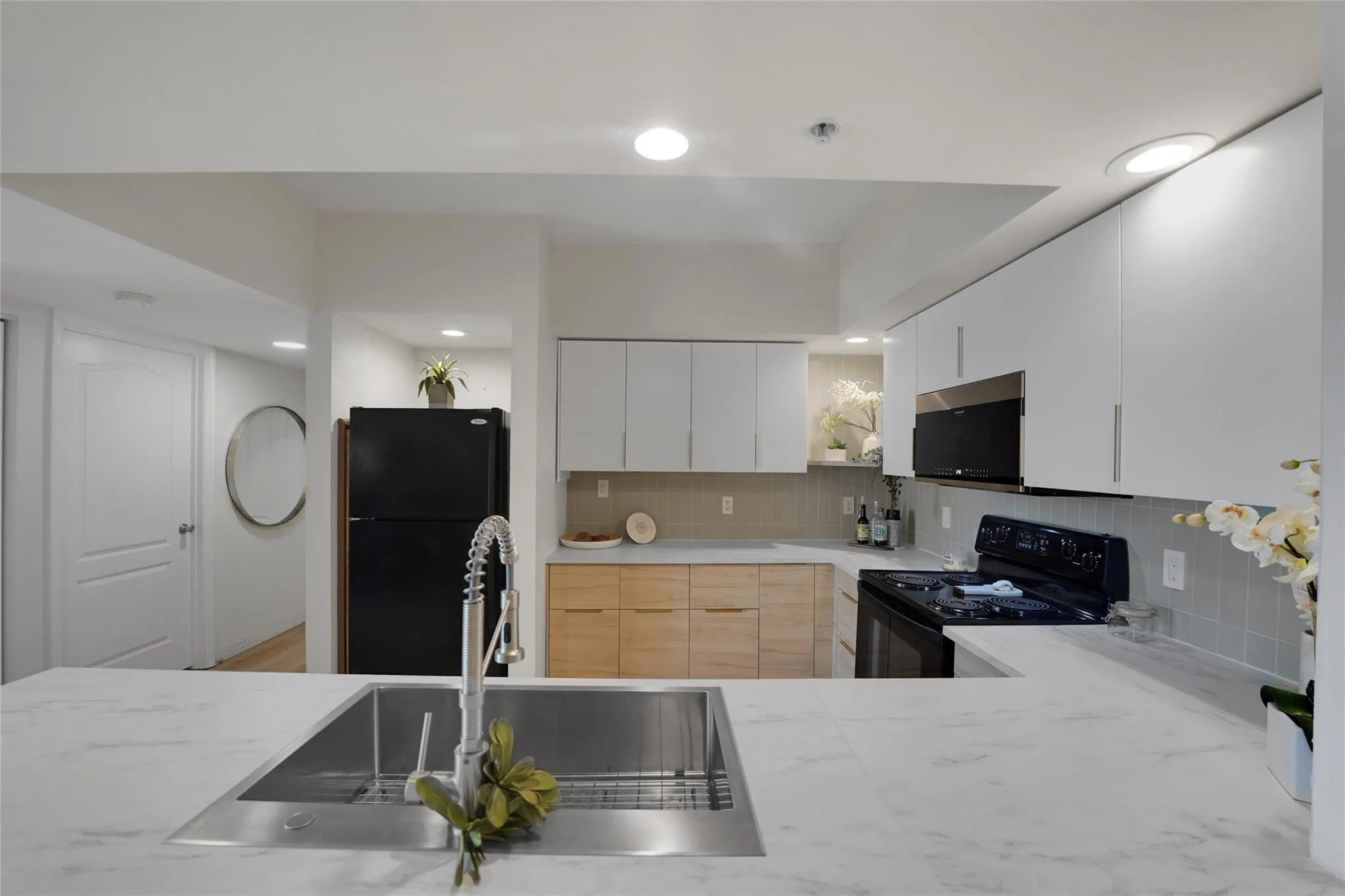 100 N Federal Hwy, #819