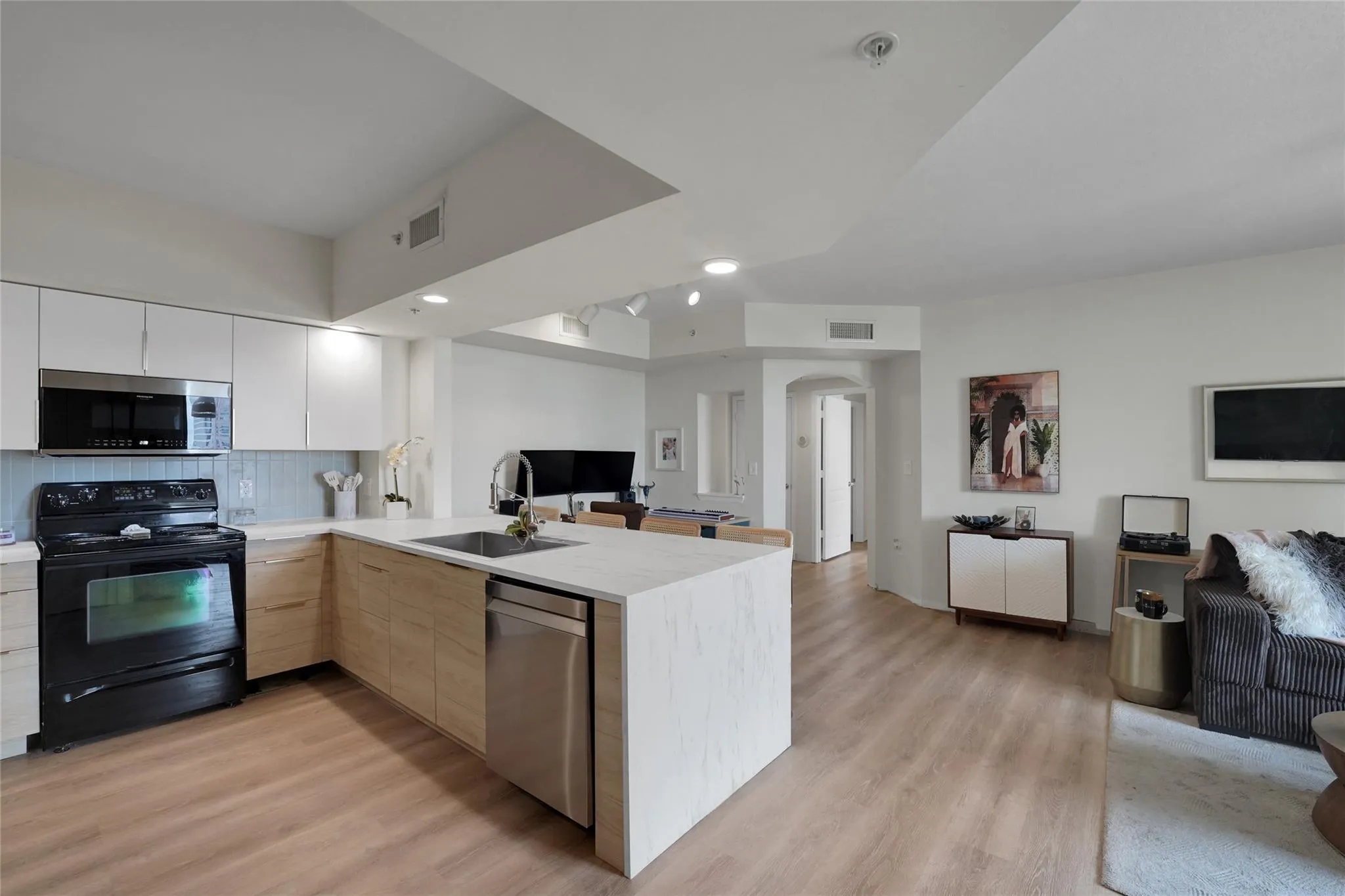 100 N Federal Hwy, #819