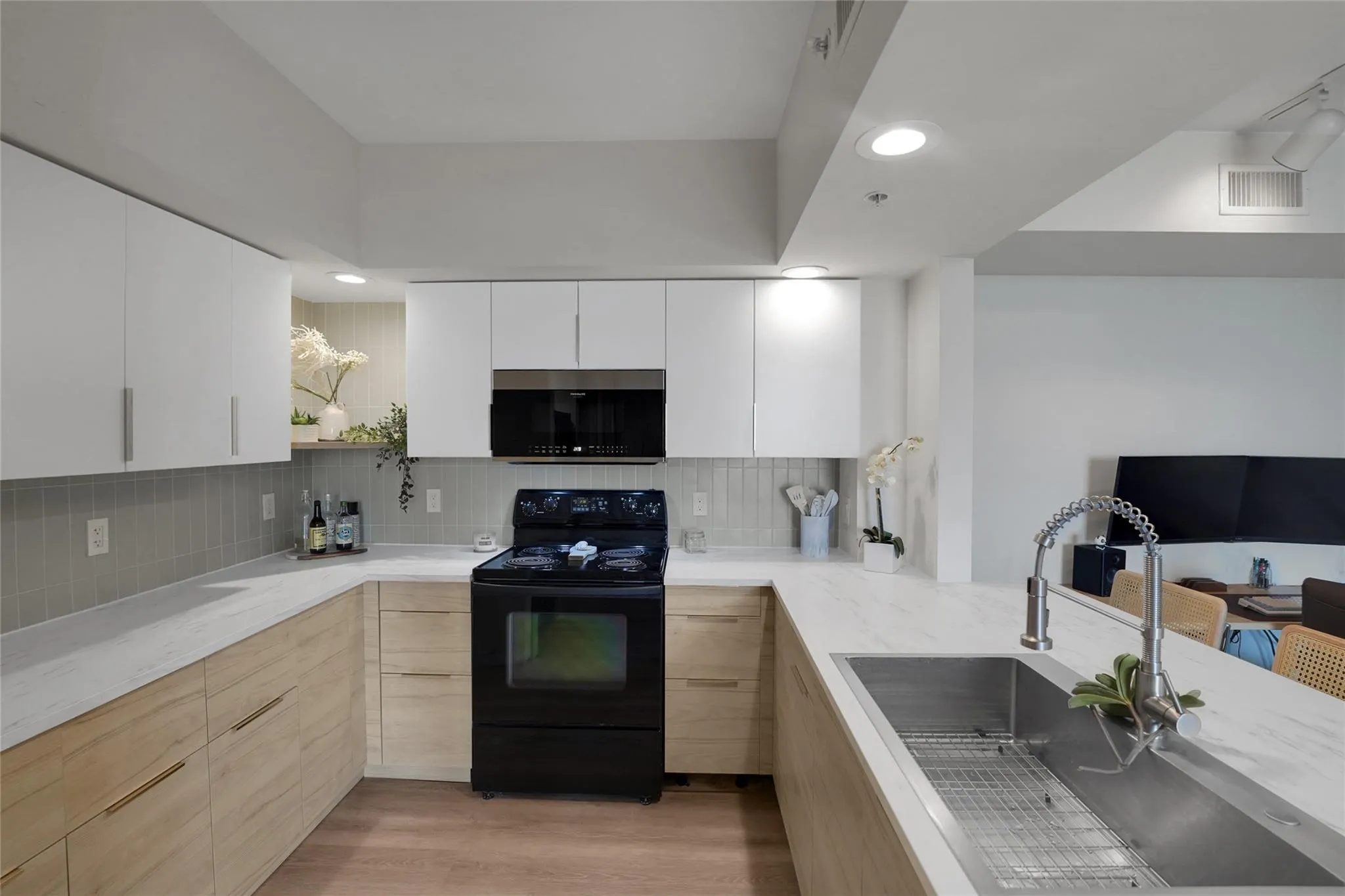 100 N Federal Hwy, #819