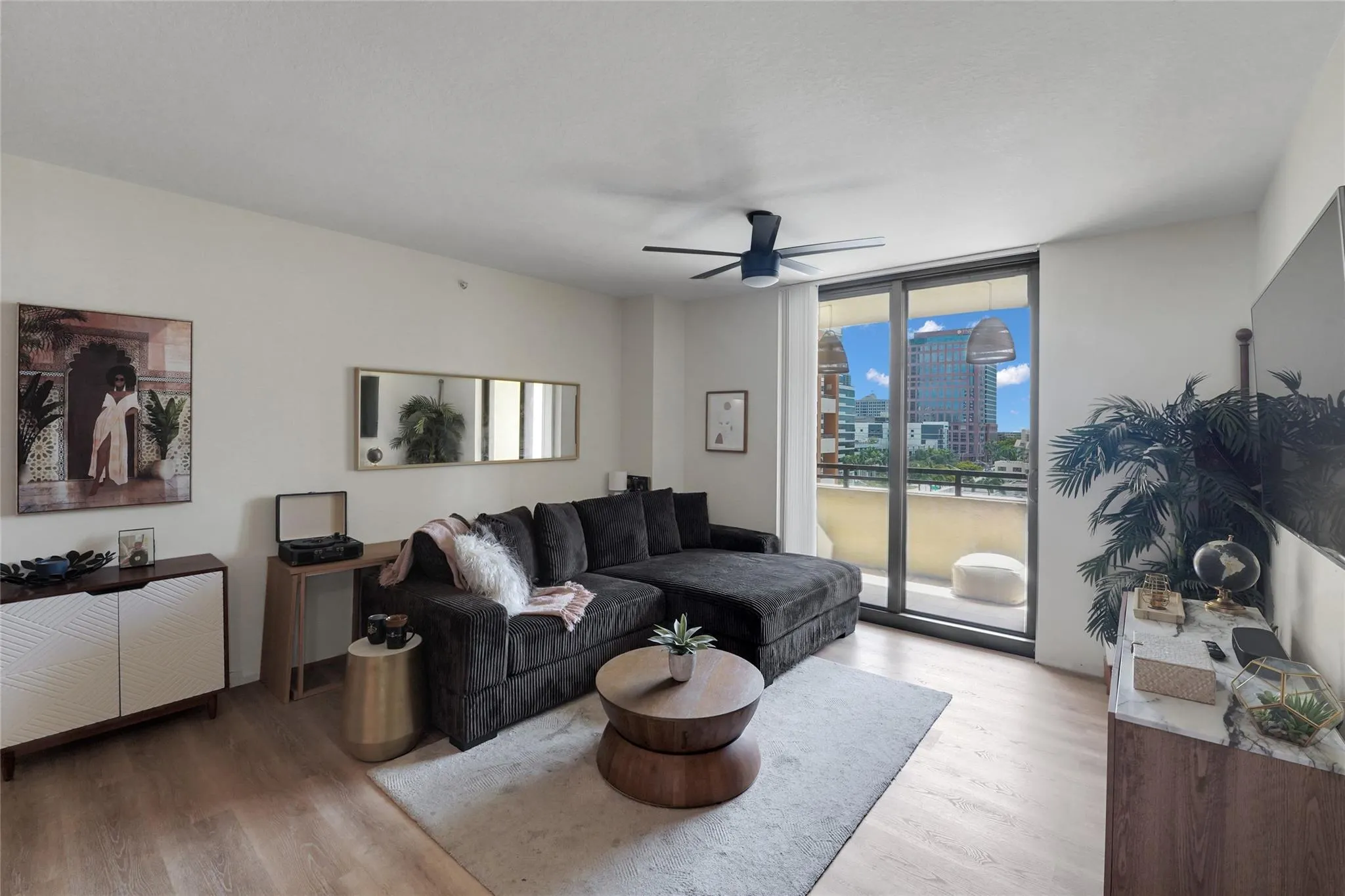 100 N Federal Hwy, #819