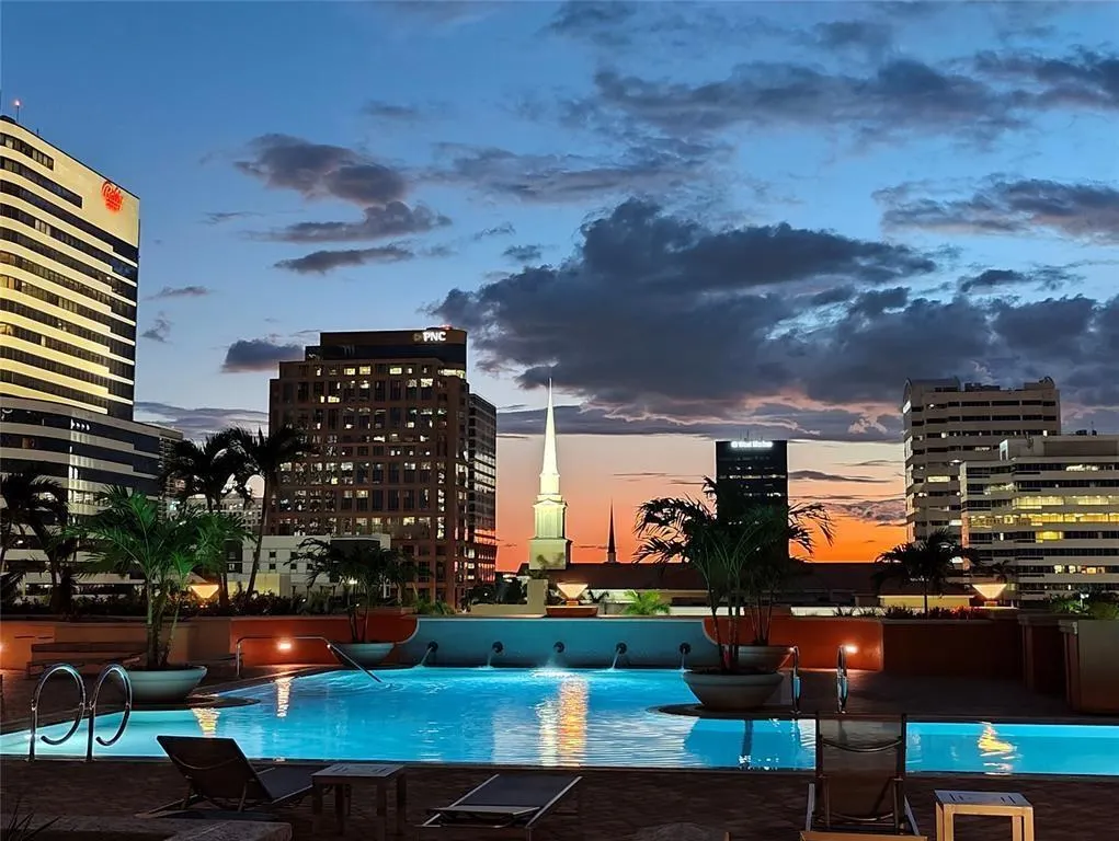 100 N Federal Hwy, #819