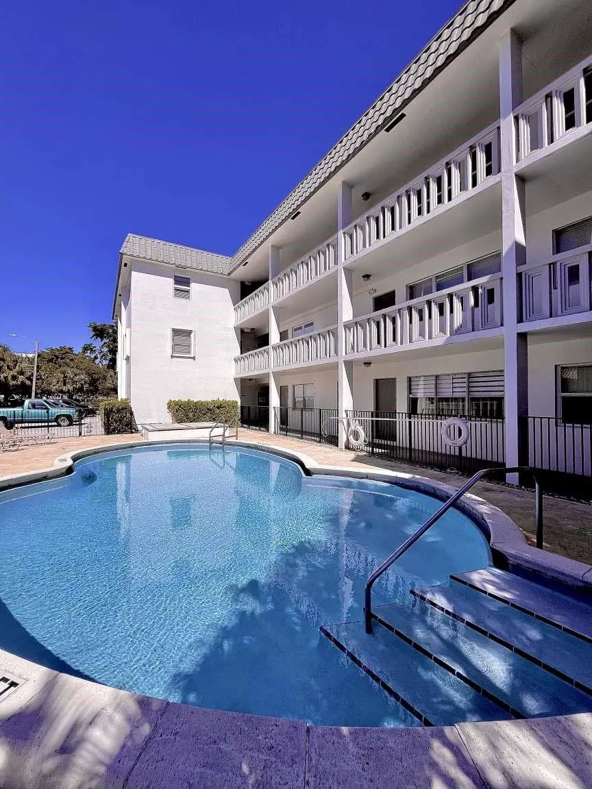 6200 NE 22nd Way, #305