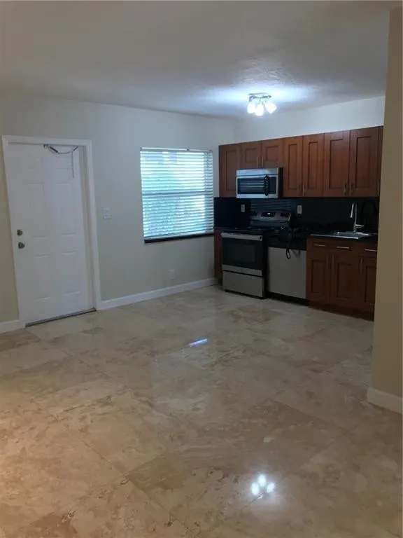 1470 N Dixie Hwy, #11