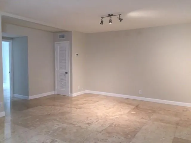 1470 N Dixie Hwy, #11