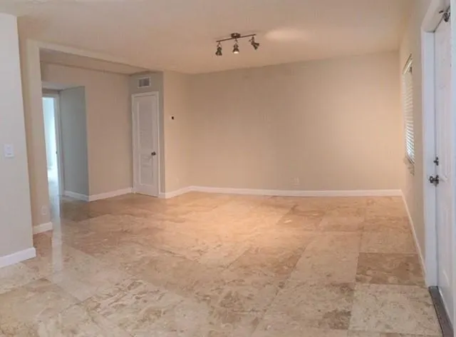 1470 N Dixie Hwy, #11