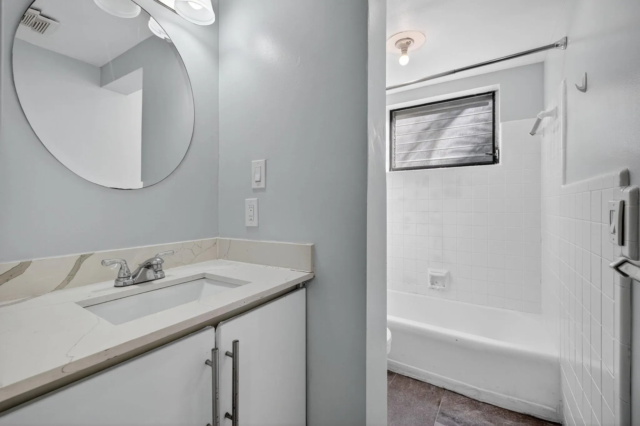 2624 NE 30th Pl, #104B