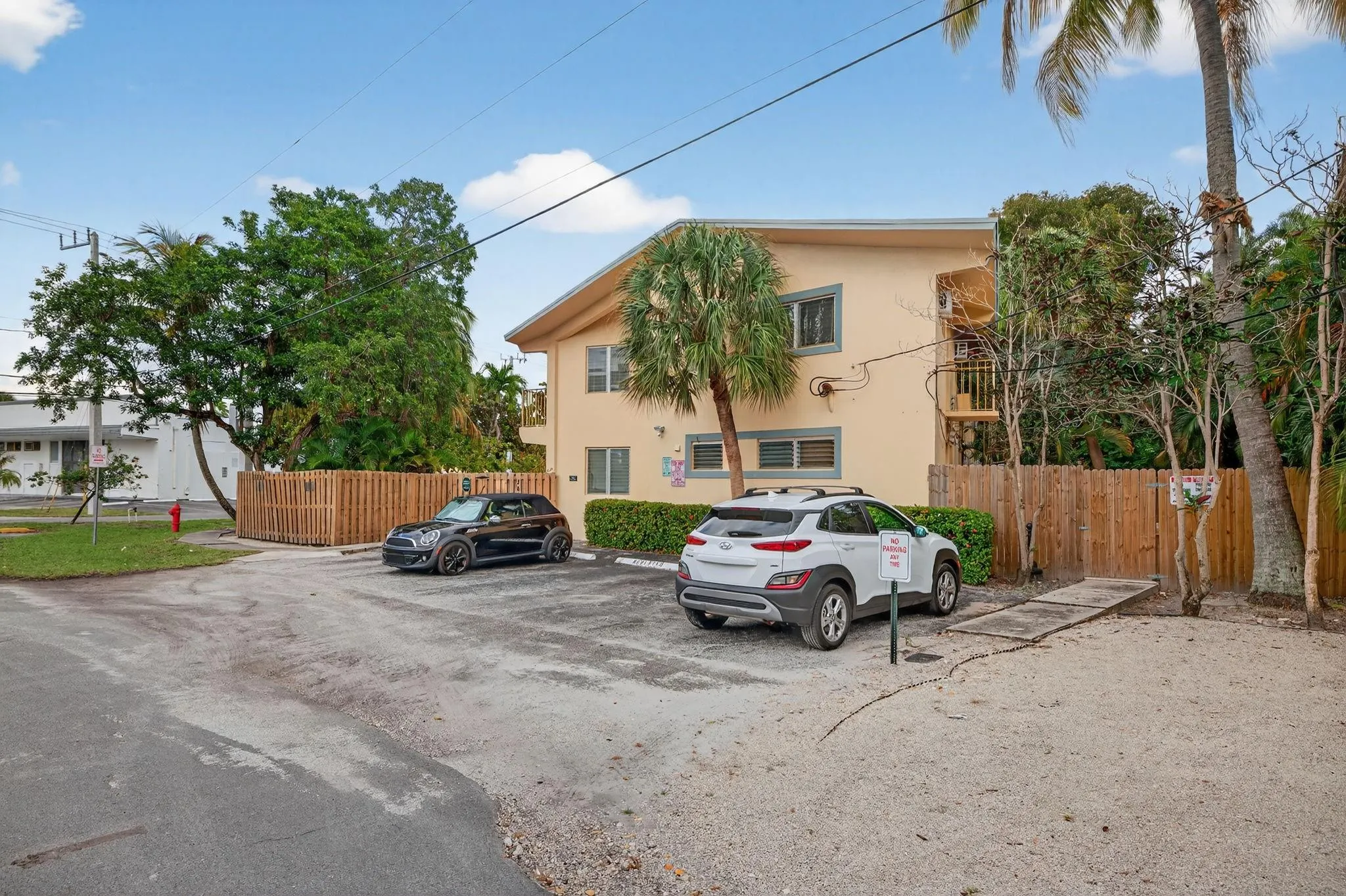 2624 NE 30th Pl, #104B