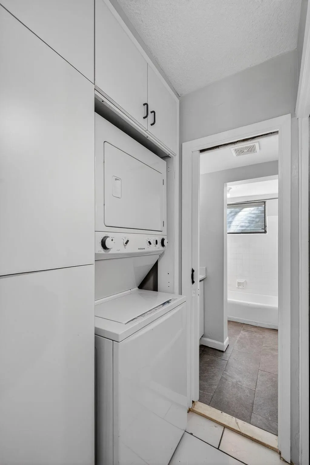 2624 NE 30th Pl, #104B