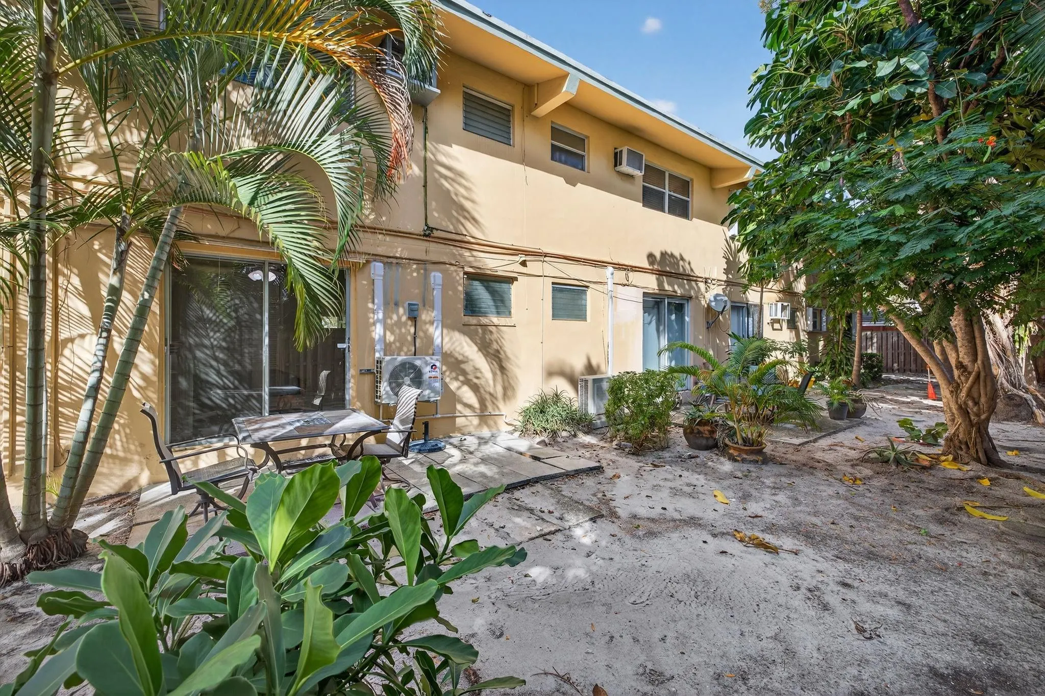 2624 NE 30th Pl, #104B