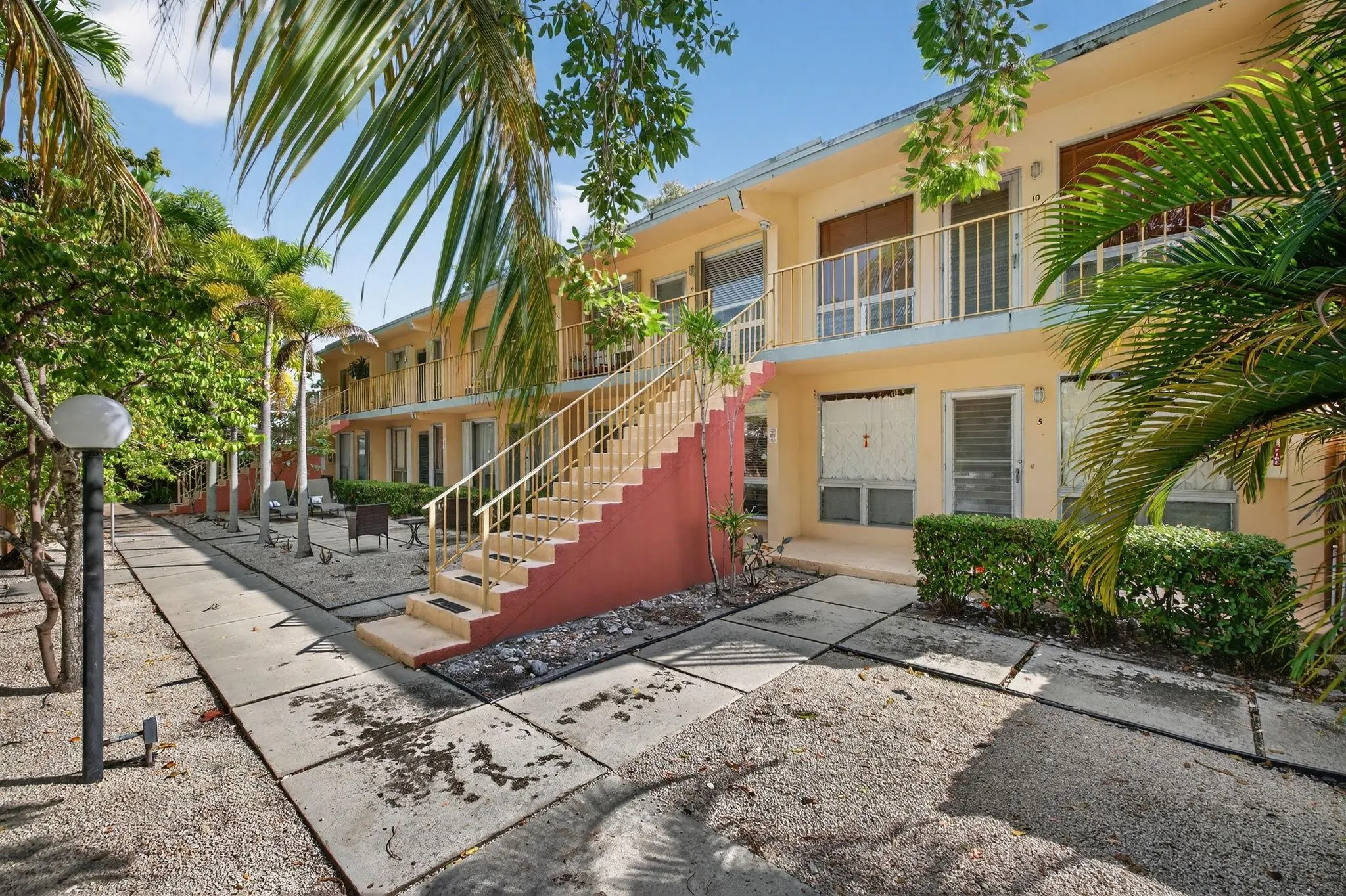 2624 NE 30th Pl, #104B