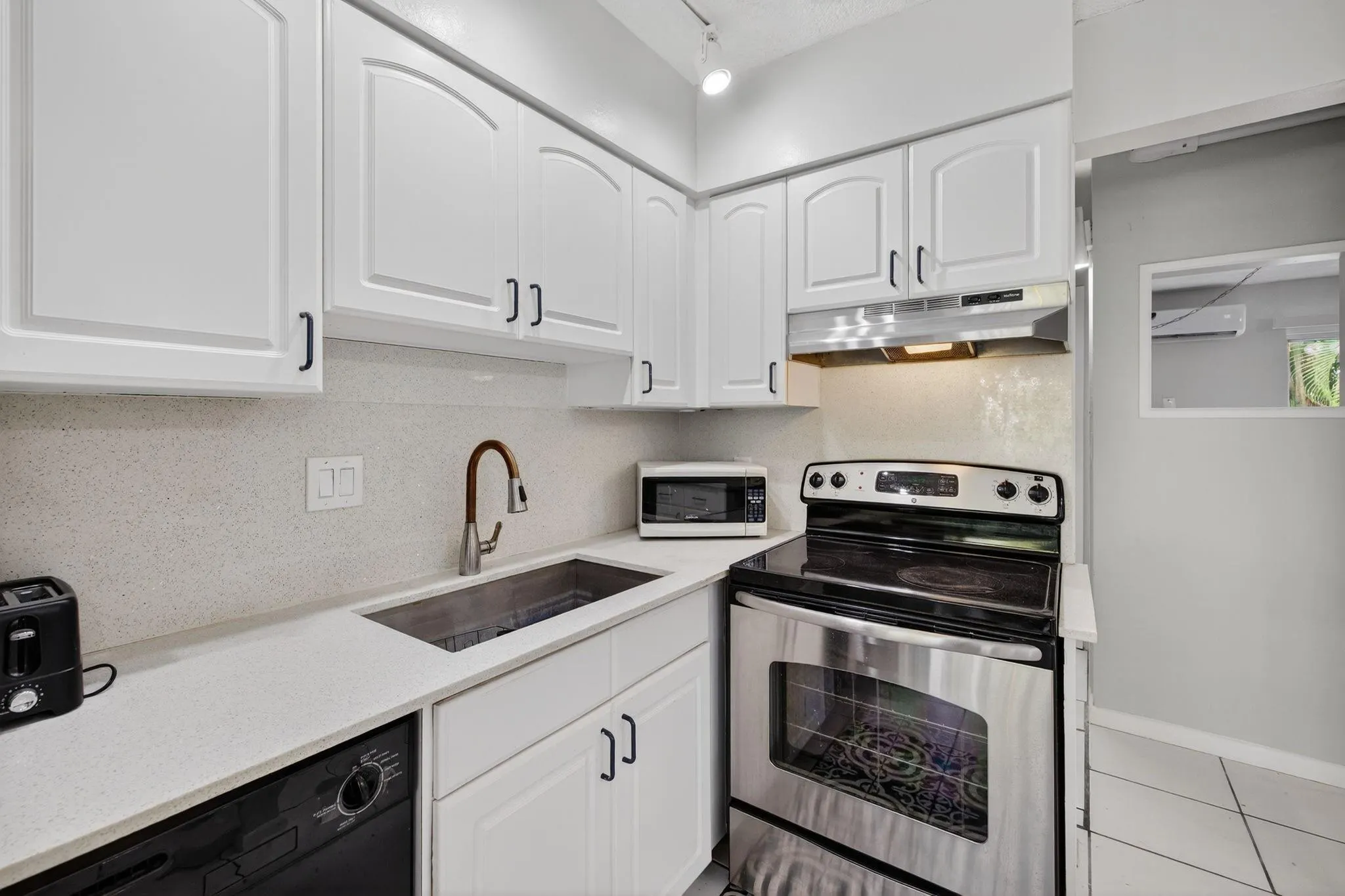 2624 NE 30th Pl, #104B