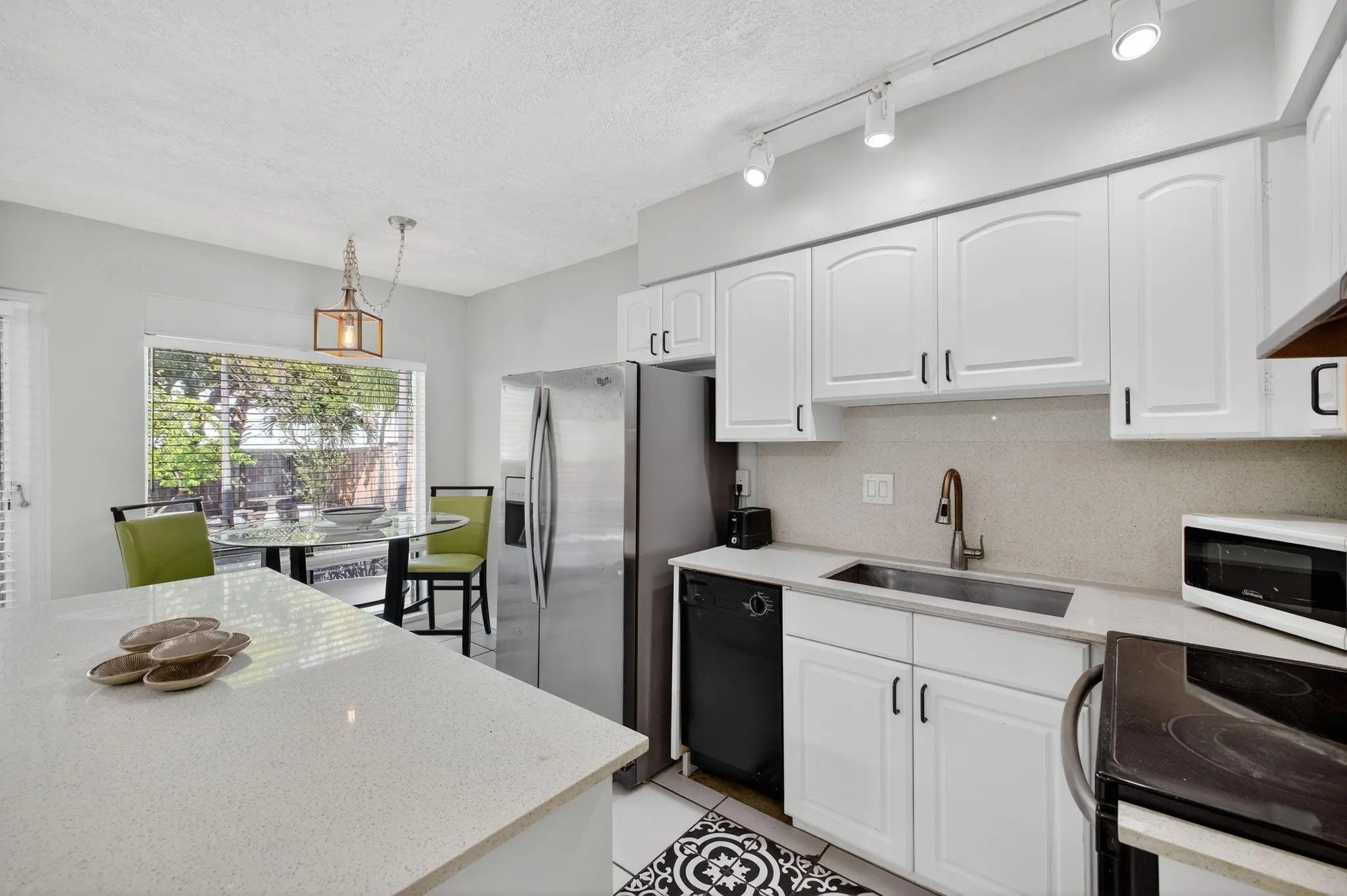 2624 NE 30th Pl, #104B