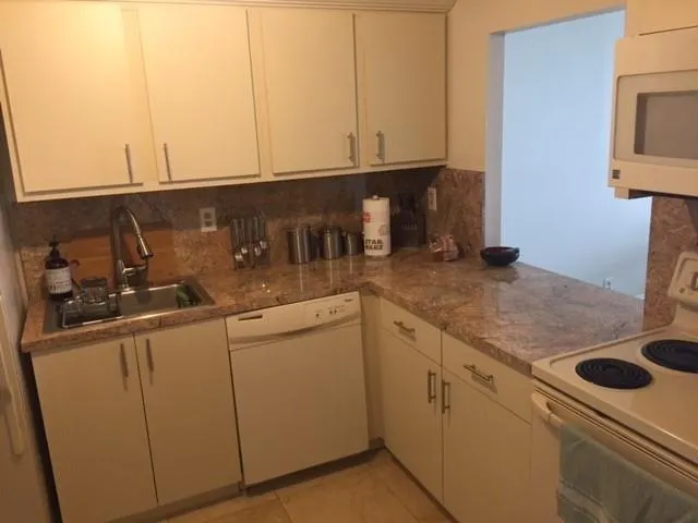 200 Leslie Dr., #1117